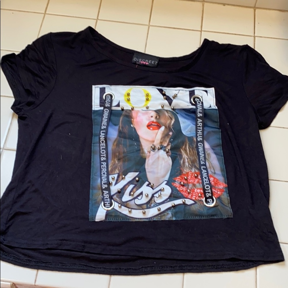 ! Discreet t-shirt size XL for girl, M for women
